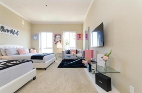 Loft apartments at Hollywood FREE parking close to Studios Universal